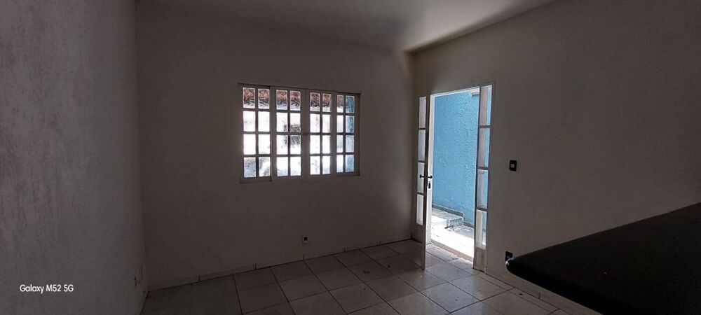 Casa à venda com 2 quartos, 80m² - Foto 3