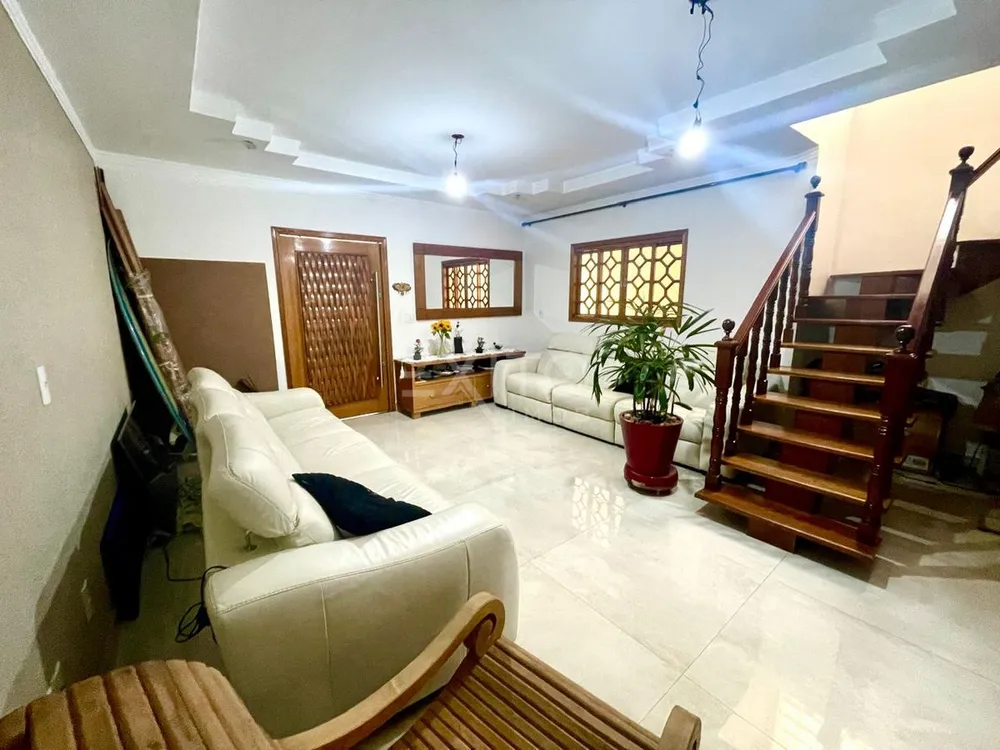 Casa, 3 quartos, 219 m² - Foto 1