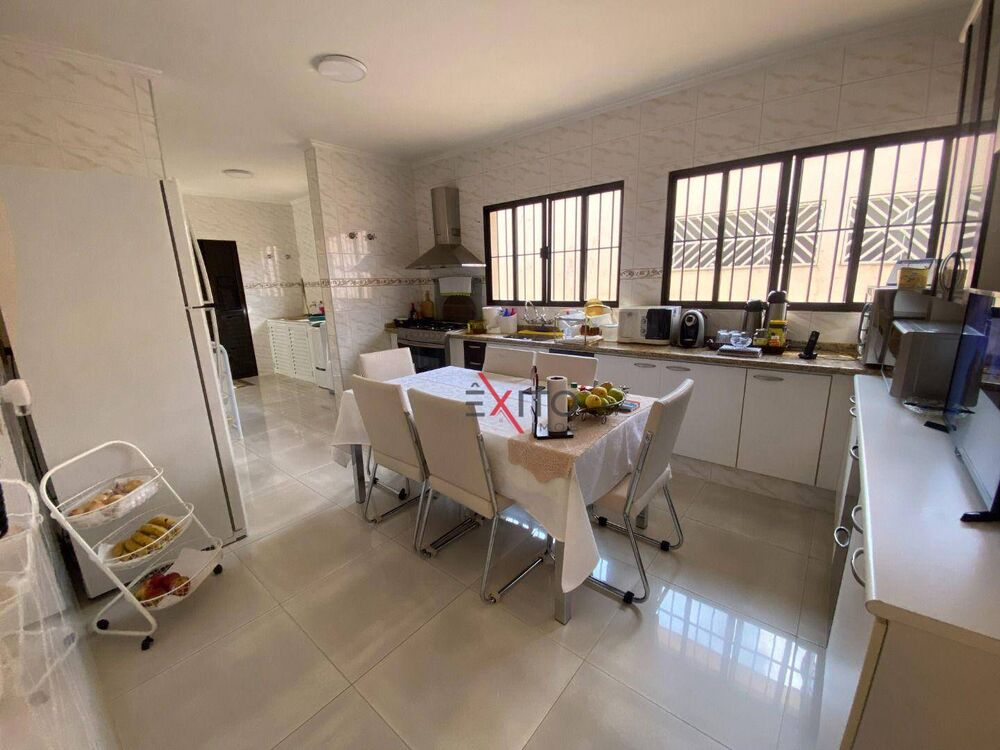 Casa, 4 quartos, 349 m² - Foto 4