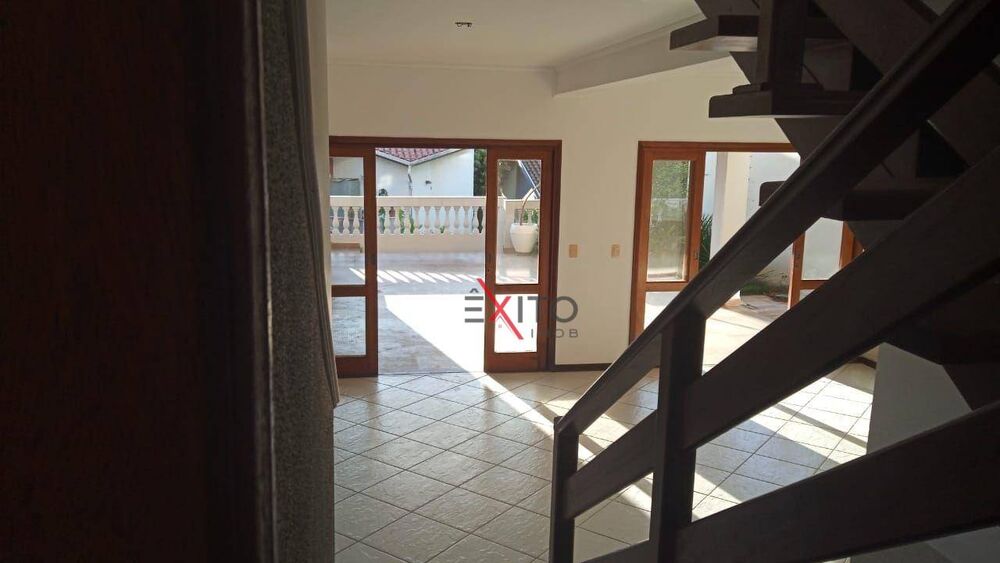 Casa de Condomínio para alugar com 3 quartos, 330M2 - Foto 12