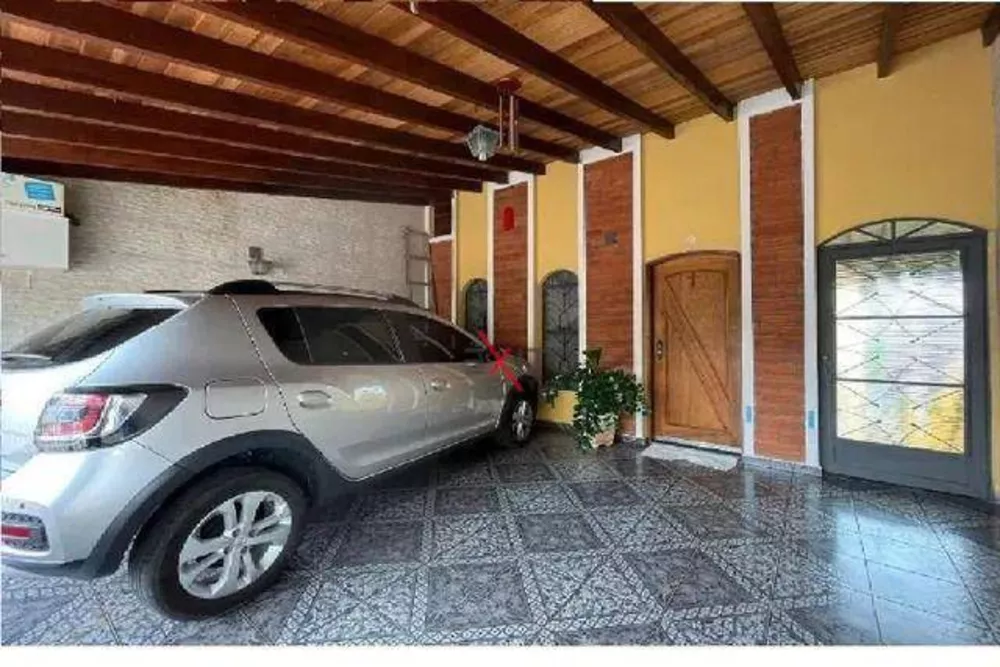 Casa à venda com 4 quartos, 244m² - Foto 1