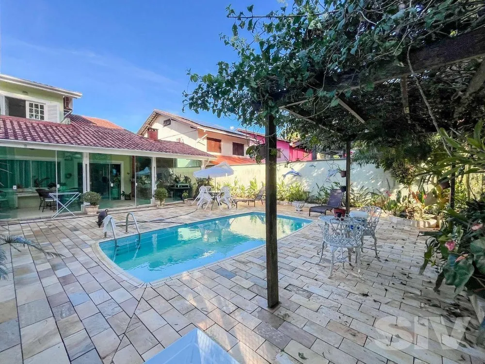 Casa, 4 quartos, 218 m² - Foto 1