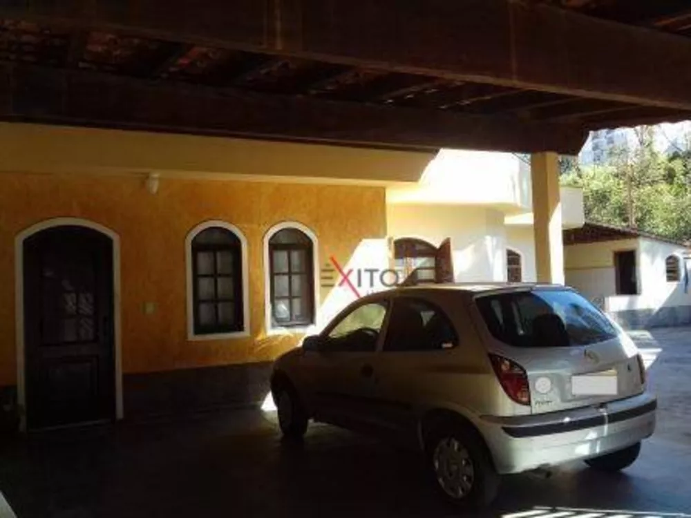 Casa à venda com 2 quartos, 110m² - Foto 2