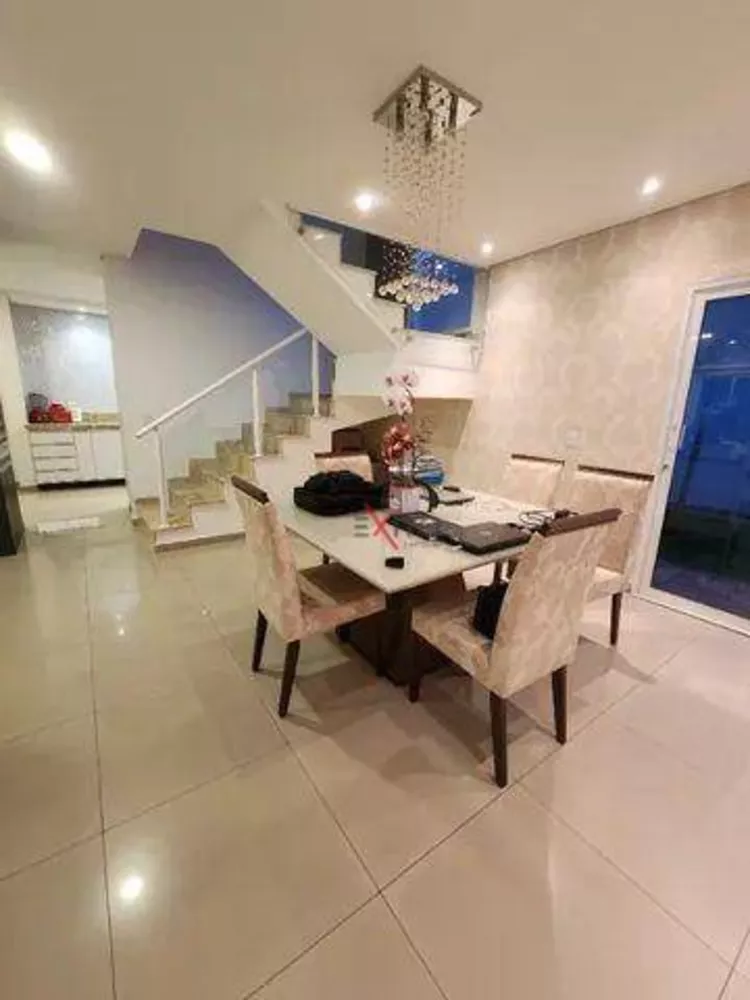 Casa à venda com 3 quartos, 287m² - Foto 1