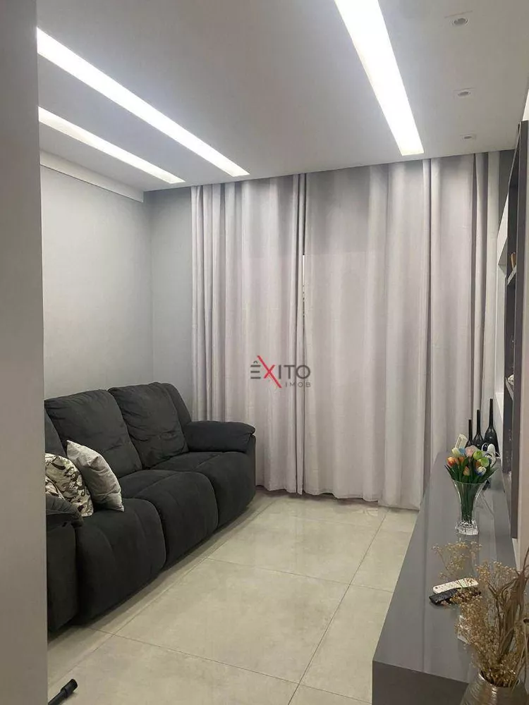 Casa à venda com 3 quartos, 157m² - Foto 2