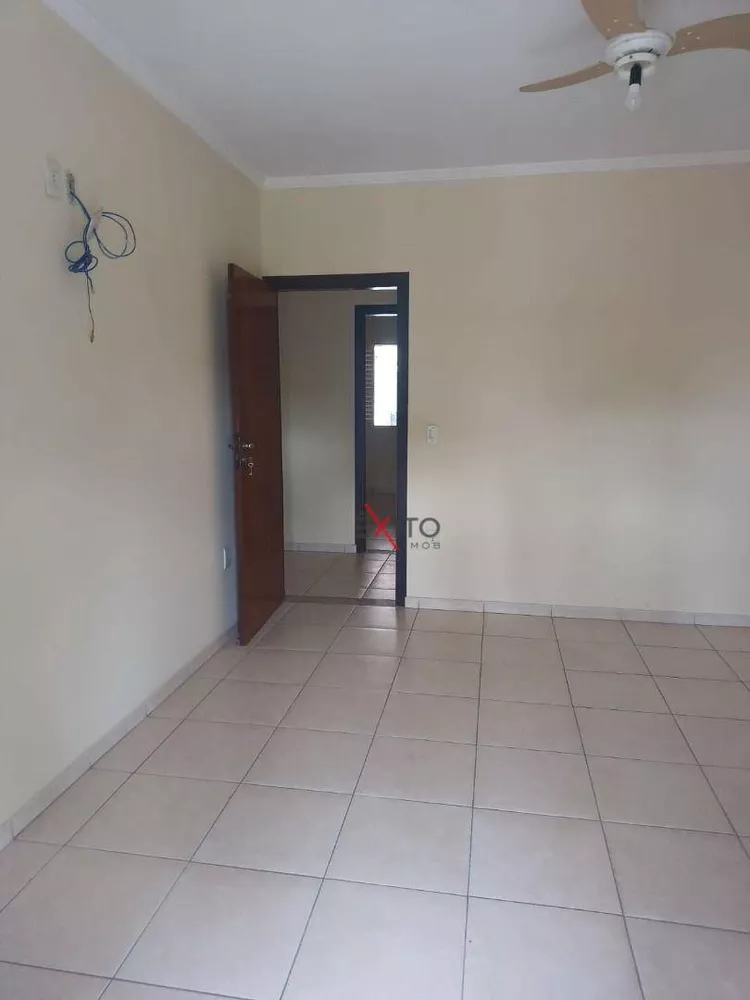 Casa à venda com 3 quartos, 250m² - Foto 4