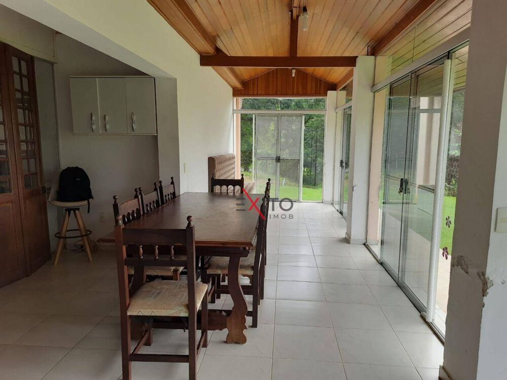 Casa à venda com 3 quartos, 305m² - Foto 8
