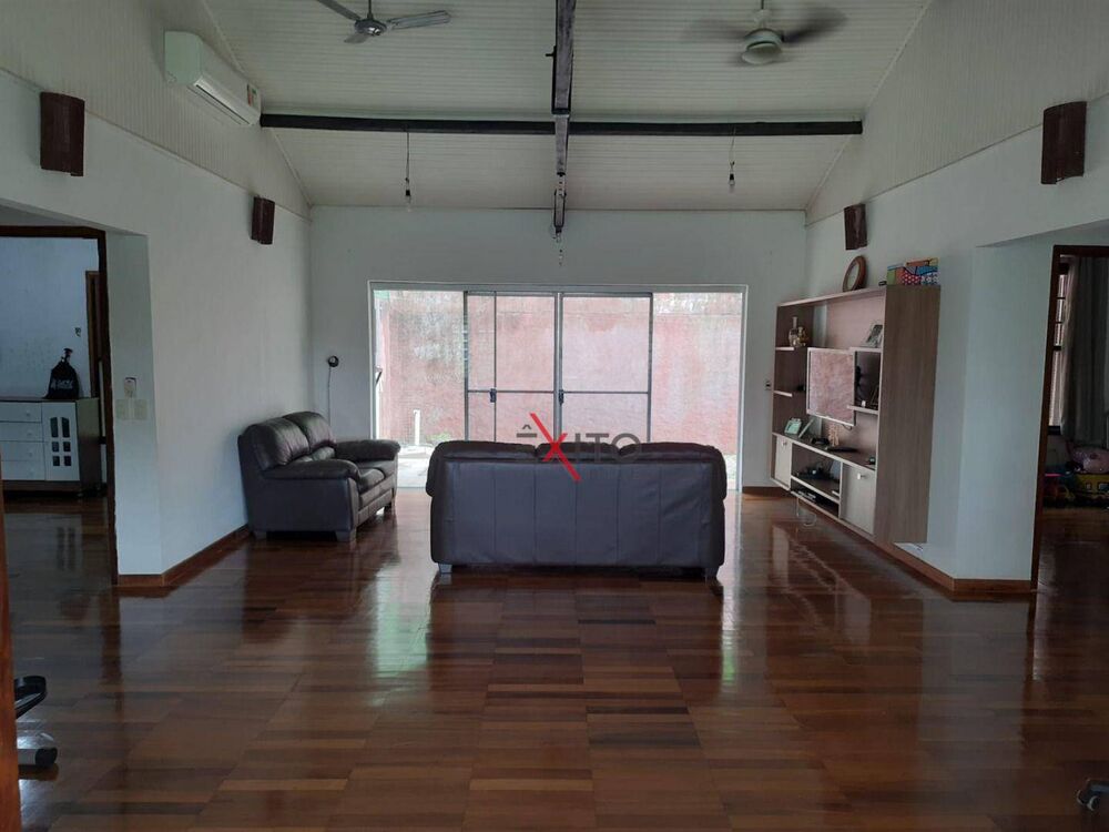 Casa à venda com 3 quartos, 305m² - Foto 3