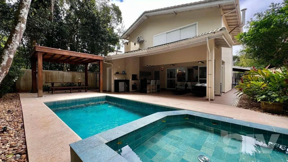 Casa, 4 quartos, 226 m² - Foto 1