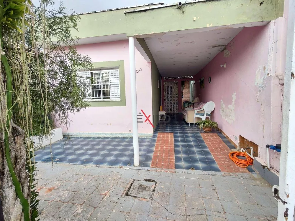 Casa à venda com 1 quarto, 120m² - Foto 1