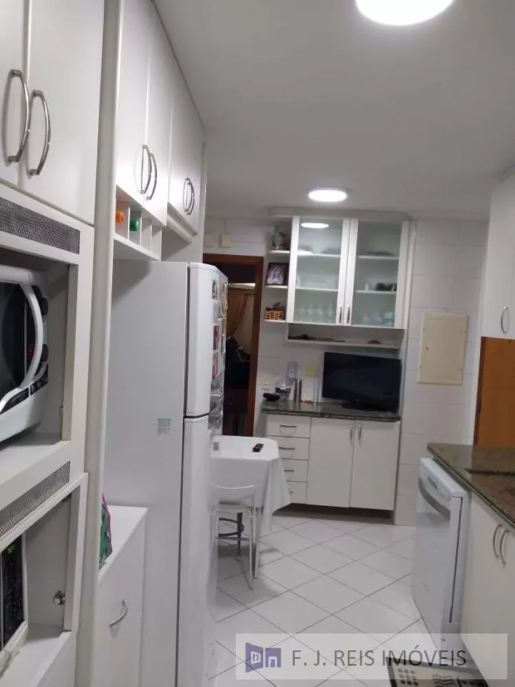 Apartamento à venda com 3 quartos, 140m² - Foto 7