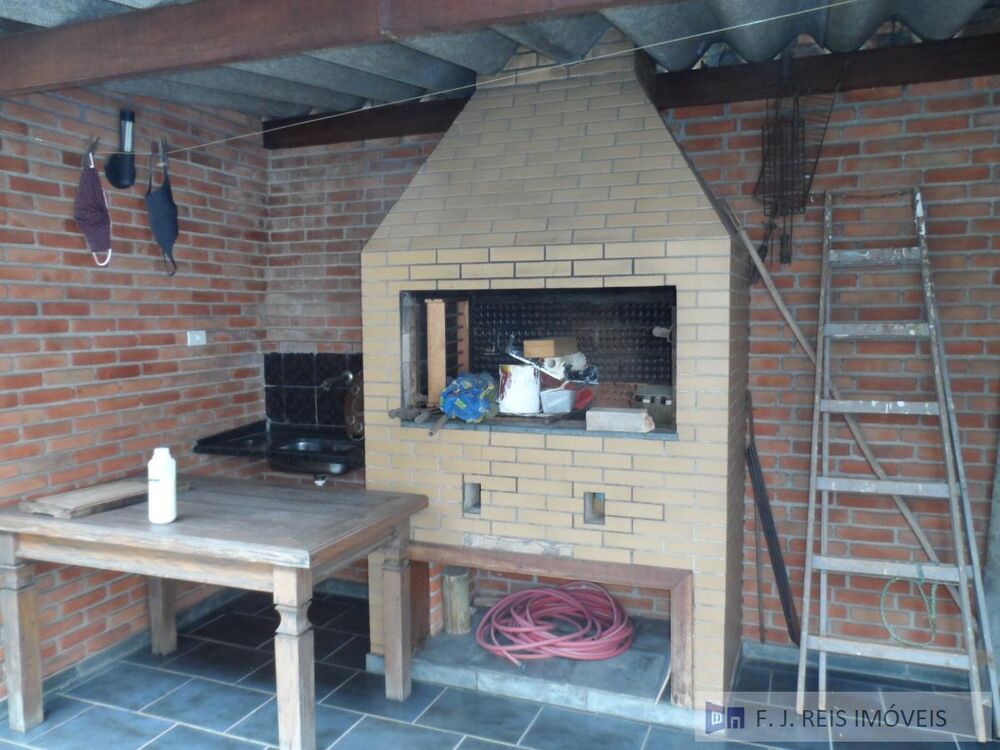 Casa à venda com 2 quartos, 200m² - Foto 2