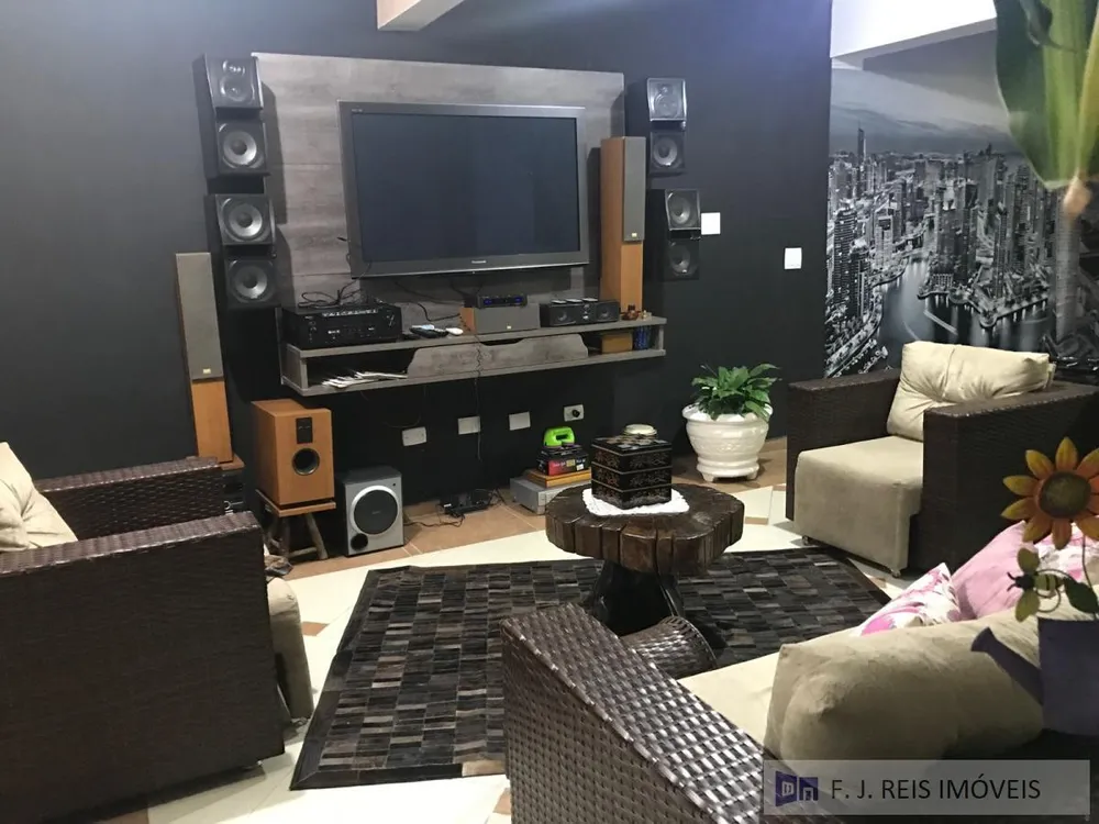 Sobrado, 3 quartos, 500 m² - Foto 1