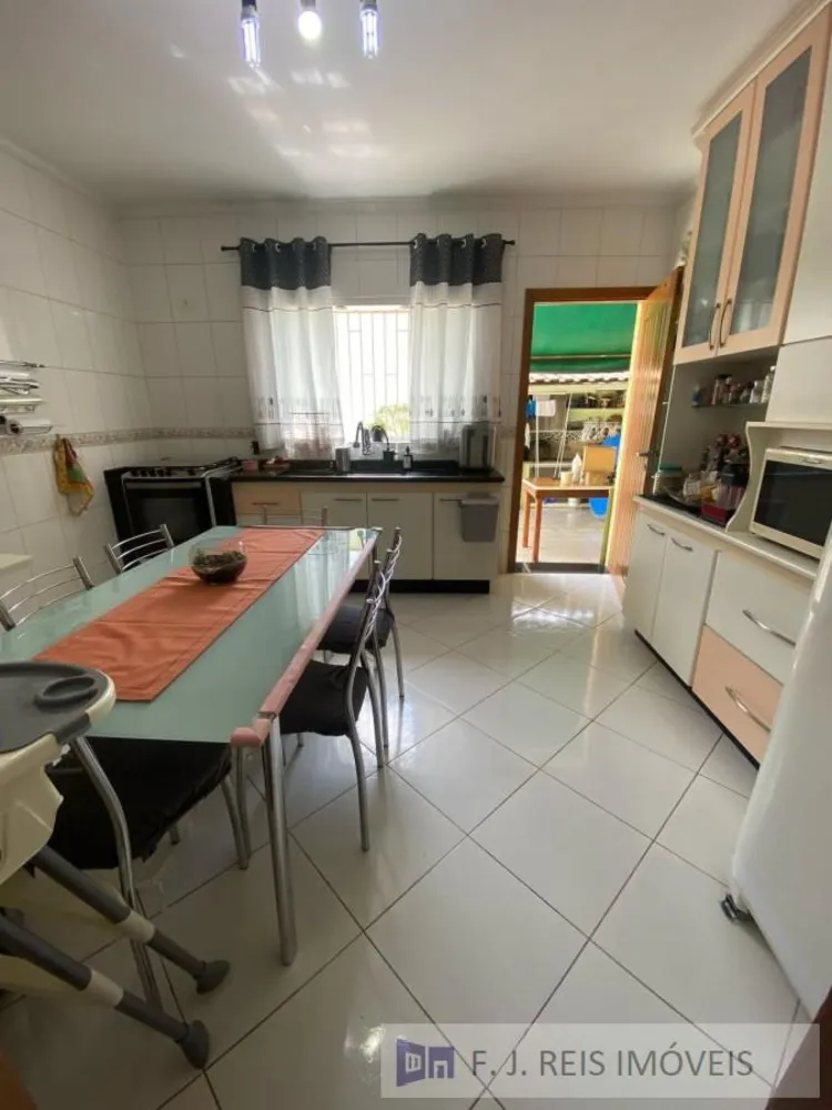 Sobrado, 3 quartos, 179 m² - Foto 2