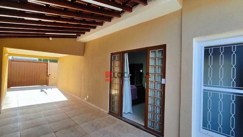 Casa, 6 quartos, 215 m² - Foto 1