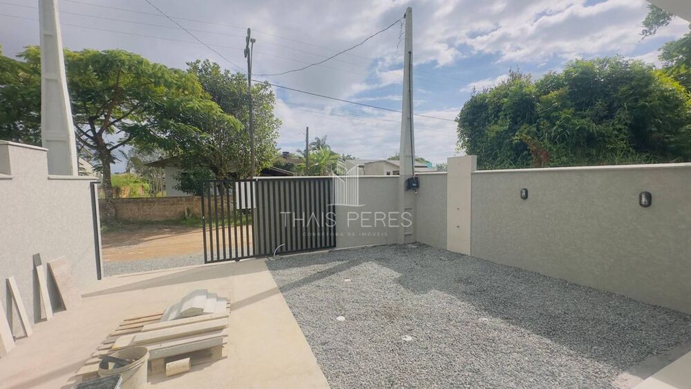 Casa à venda com 3 quartos, 99m² - Foto 2
