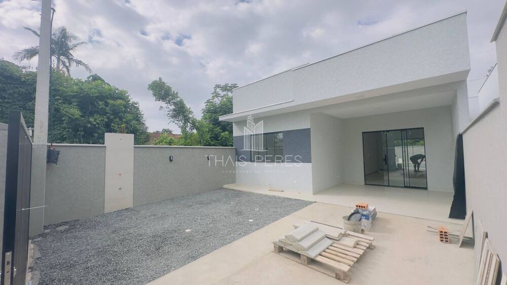 Casa à venda com 3 quartos, 99m² - Foto 1