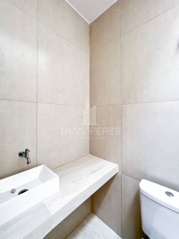 Casa à venda com 3 quartos, 60m² - Foto 2