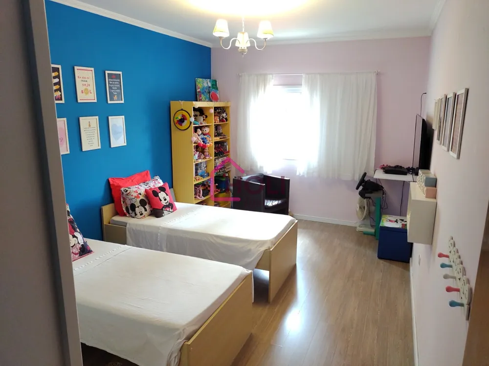 Casa, 4 quartos, 250 m² - Foto 1