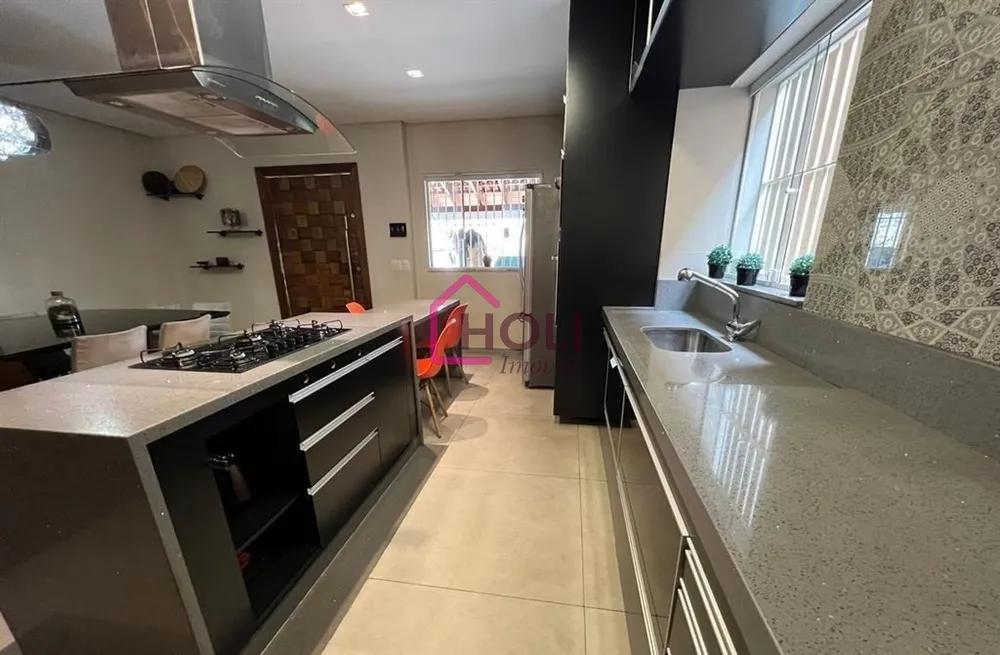 Casa, 3 quartos, 272 m² - Foto 1