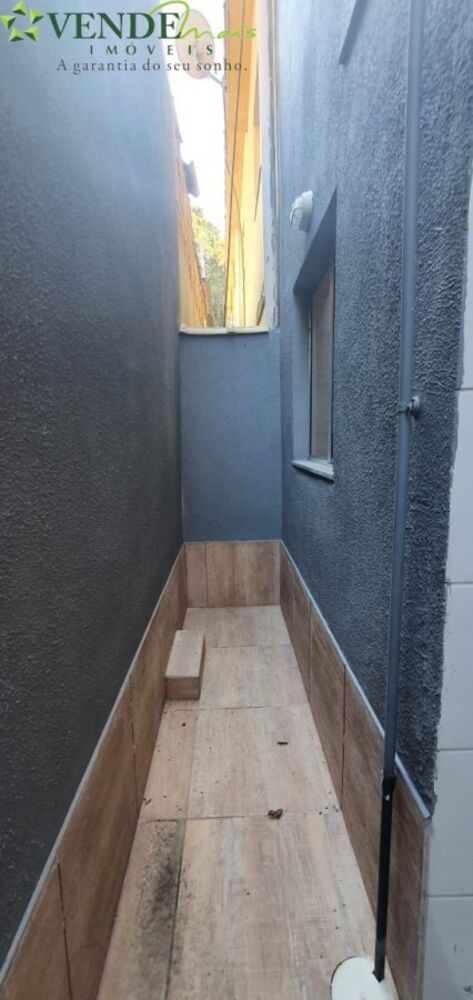 Casa à venda com 2 quartos, 65m² - Foto 2