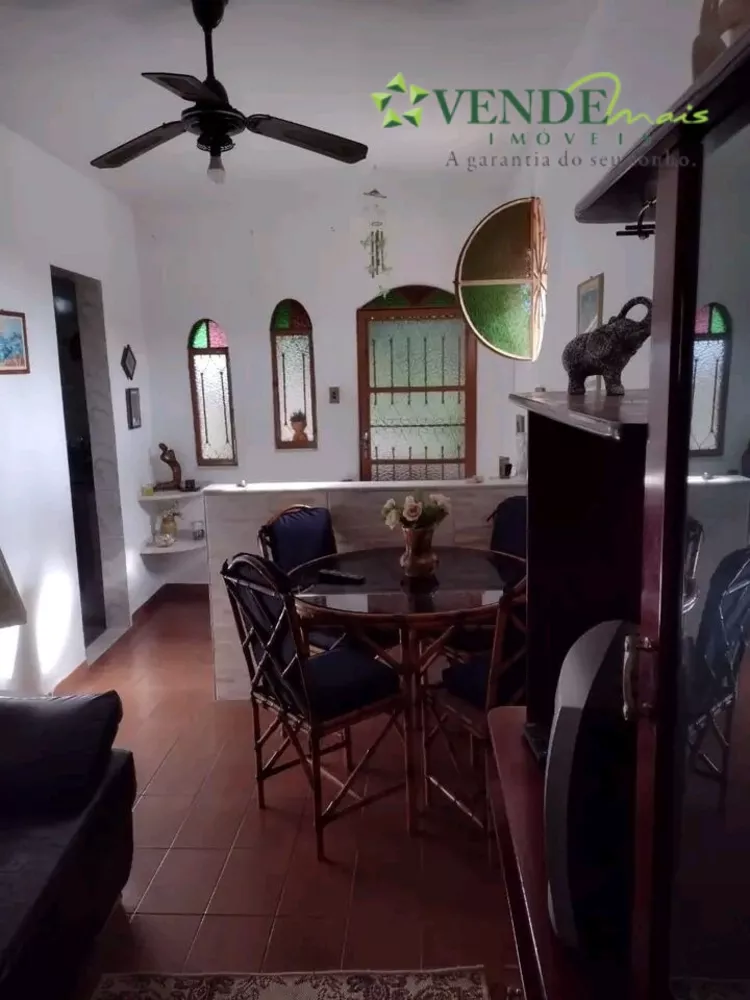 Casa à venda com 2 quartos, 70m² - Foto 2