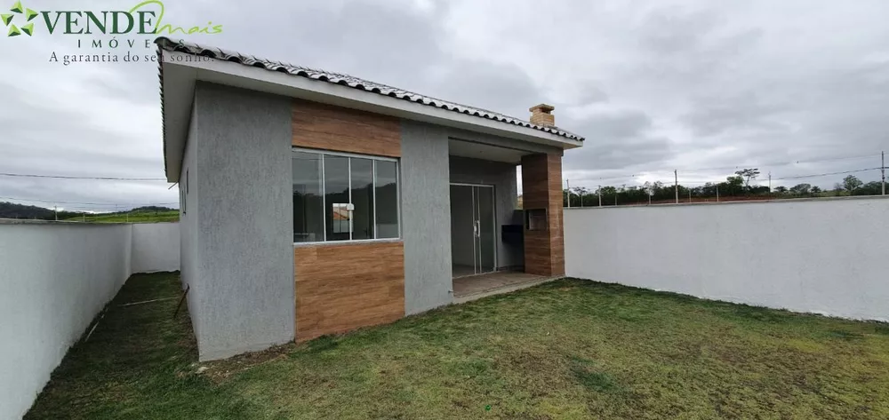 Casa à venda com 2 quartos, 60m² - Foto 1