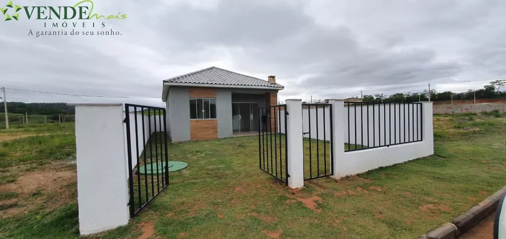 Casa à venda com 2 quartos, 60m² - Foto 3