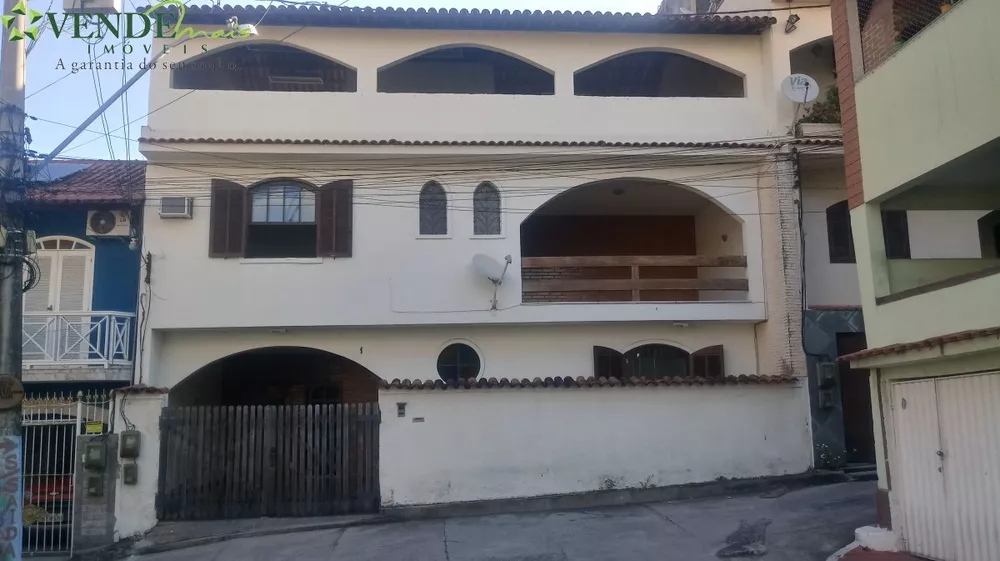 Casa à venda com 4 quartos, 112m² - Foto 1