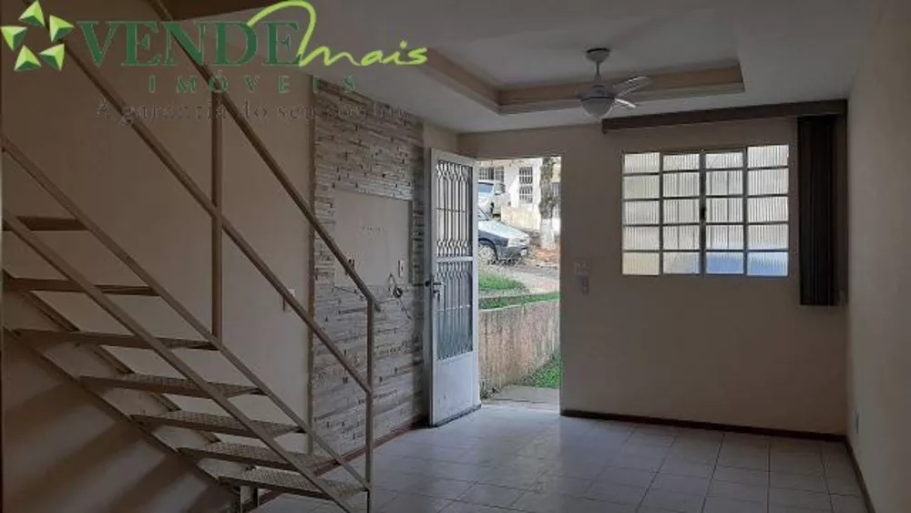 Casa à venda com 2 quartos, 70m² - Foto 4