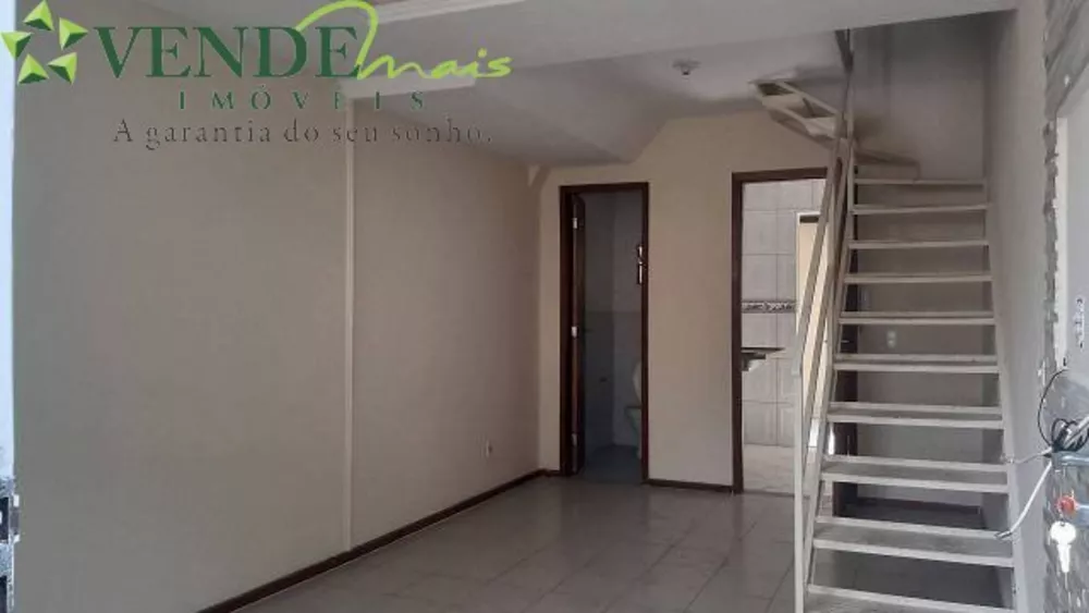 Casa à venda com 2 quartos, 70m² - Foto 2