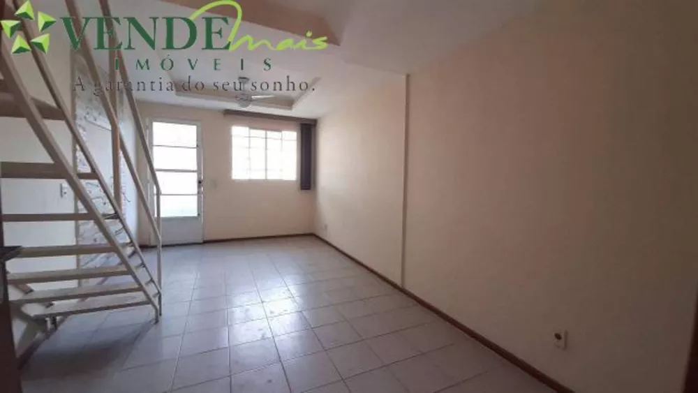 Casa à venda com 2 quartos, 70m² - Foto 1