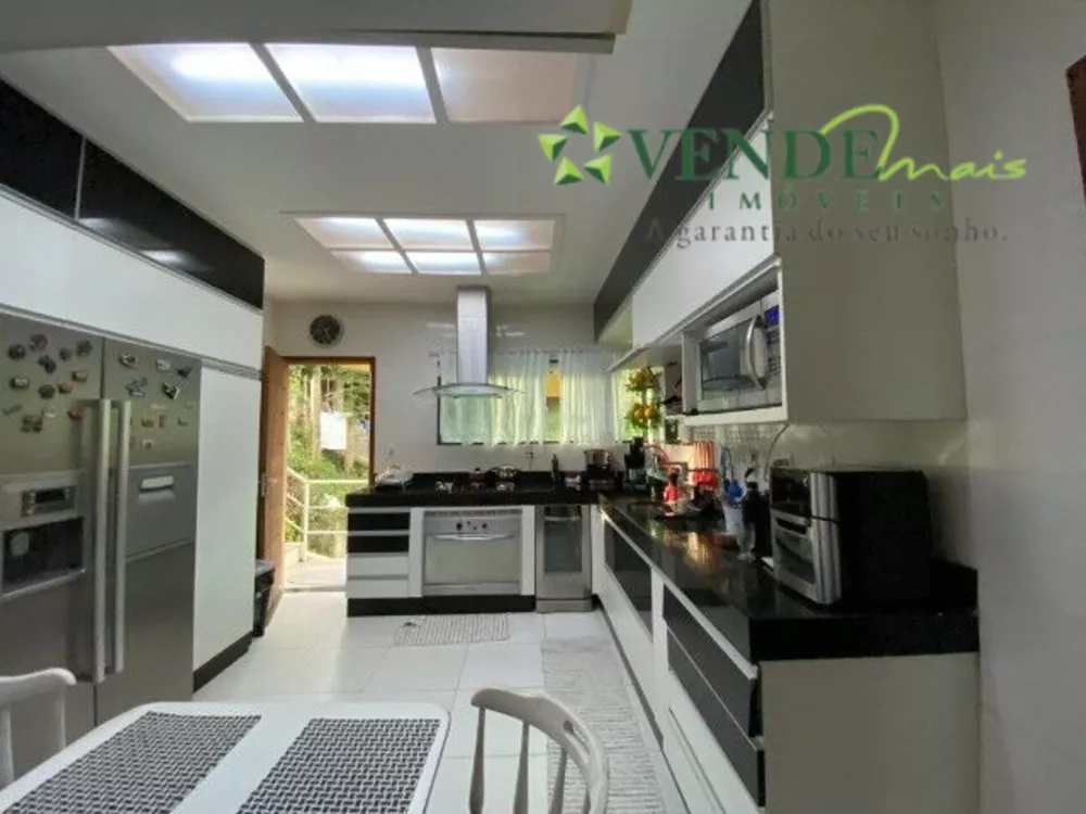 Casa, 6 quartos, 240 m² - Foto 9
