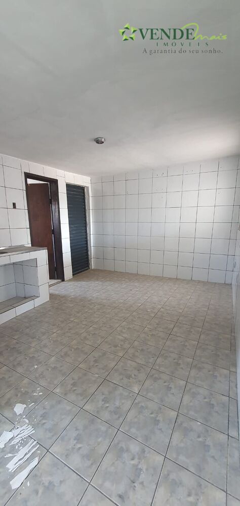Casa à venda com 2 quartos, 60m² - Foto 4