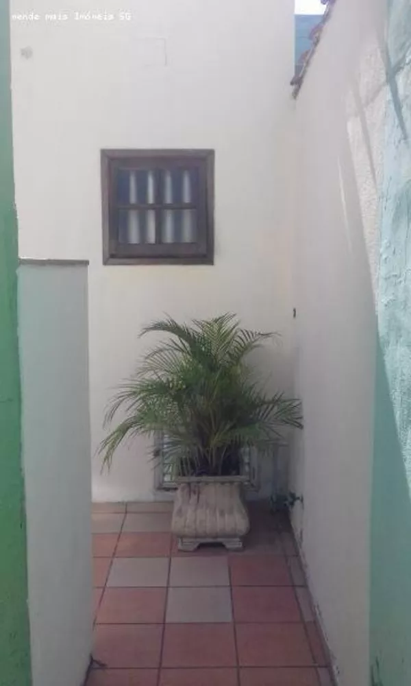 Casa à venda com 2 quartos, 60m² - Foto 3