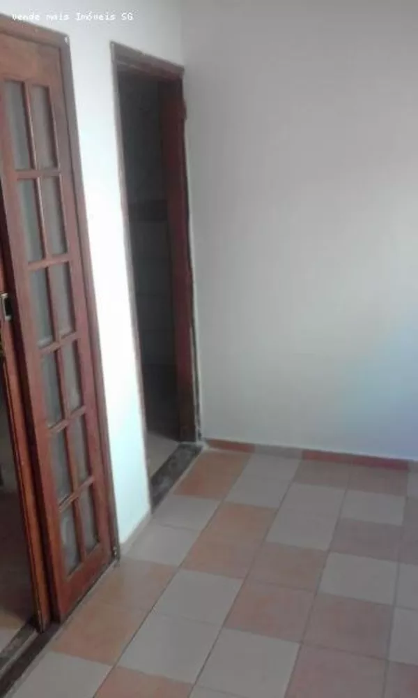 Casa à venda com 2 quartos, 60m² - Foto 4