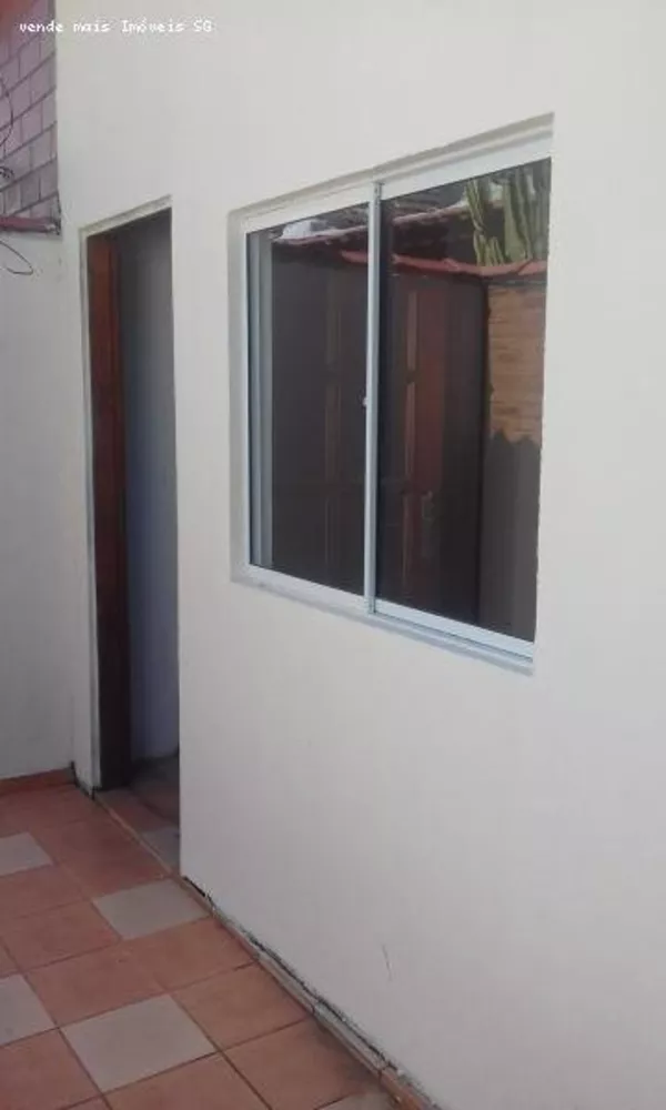 Casa à venda com 2 quartos, 60m² - Foto 2