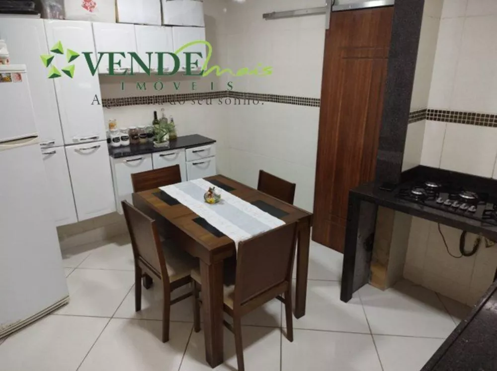 Casa à venda com 2 quartos, 88m² - Foto 2