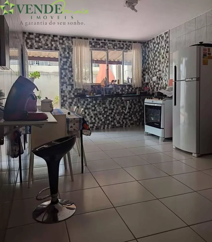 Casa à venda com 1 quarto, 200m² - Foto 2