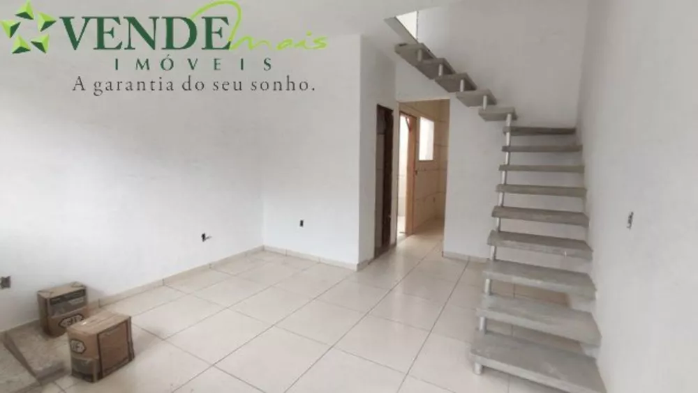 Casa à venda com 2 quartos, 66m² - Foto 1