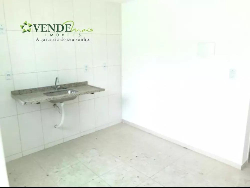 Casa à venda com 2 quartos, 70m² - Foto 2