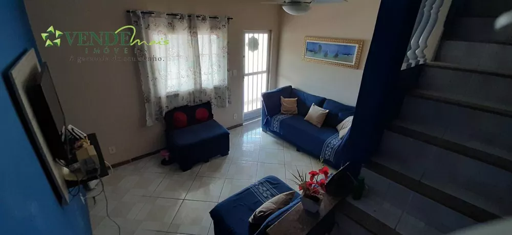 Casa à venda com 3 quartos, 70m² - Foto 2