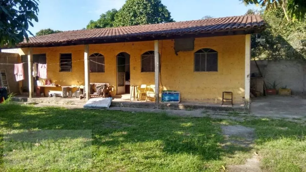 Casa à venda com 2 quartos, 950m² - Foto 2