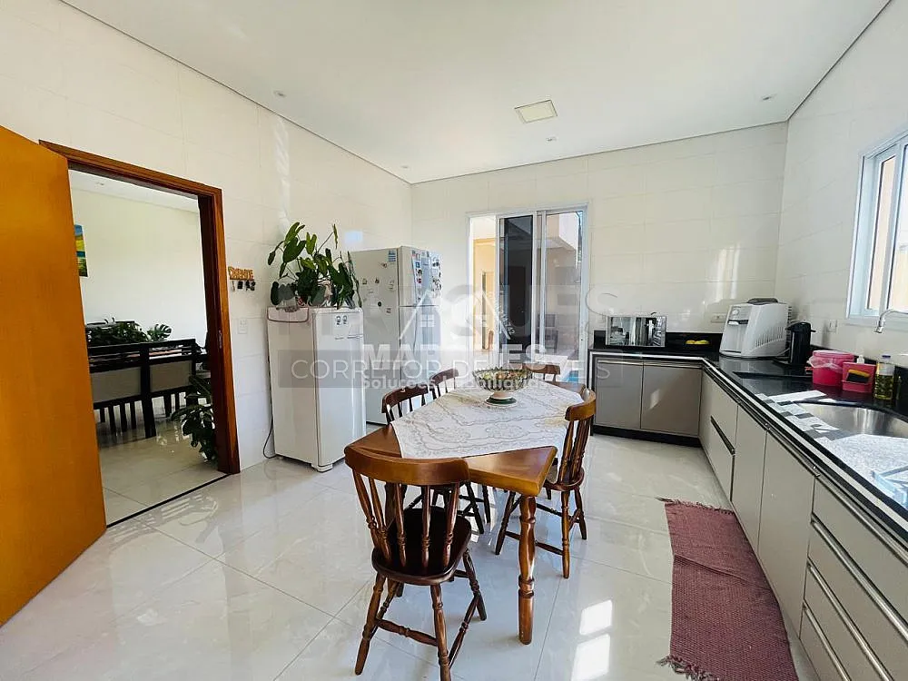 Casa, 3 quartos, 215 m² - Foto 1