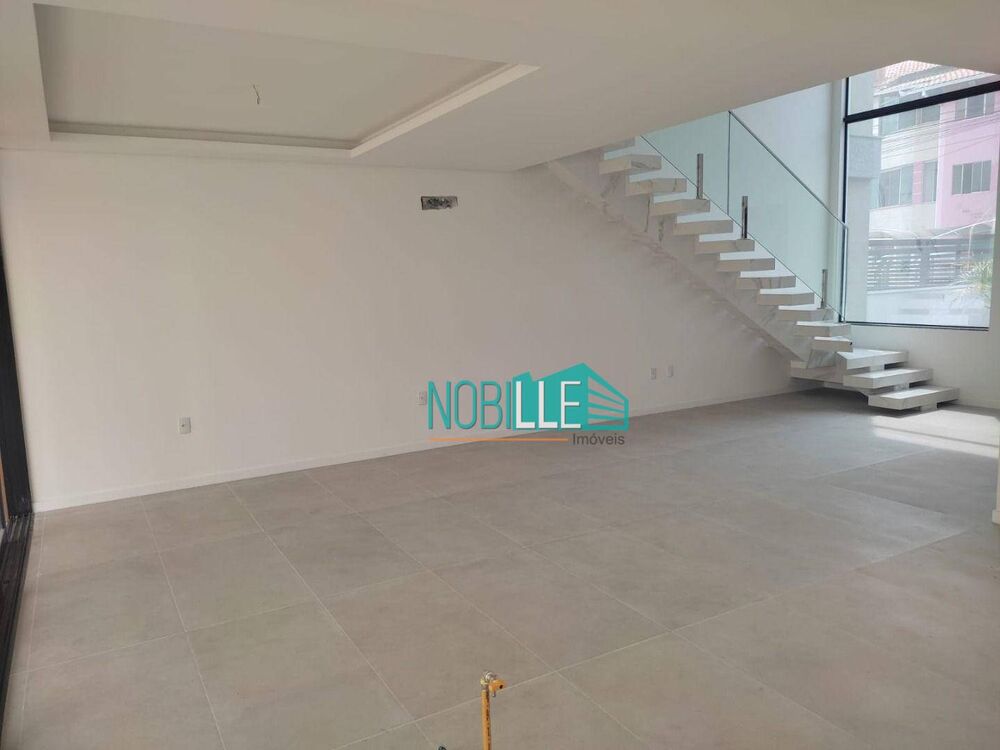 Casa à venda com 3 quartos, 180m² - Foto 2