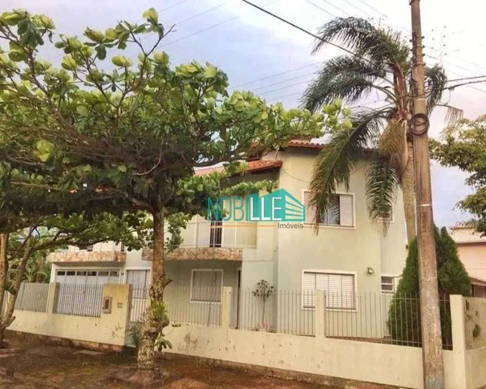 Casa, 5 quartos, 199 m² - Foto 1