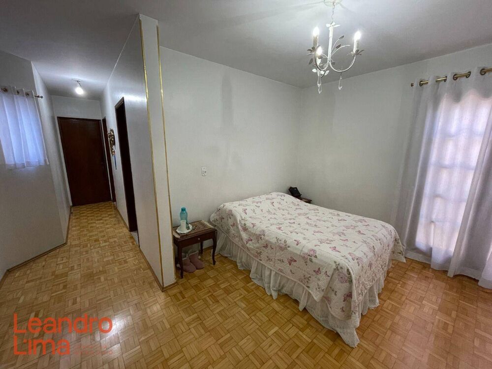 Casa à venda com 3 quartos, 256m² - Foto 4