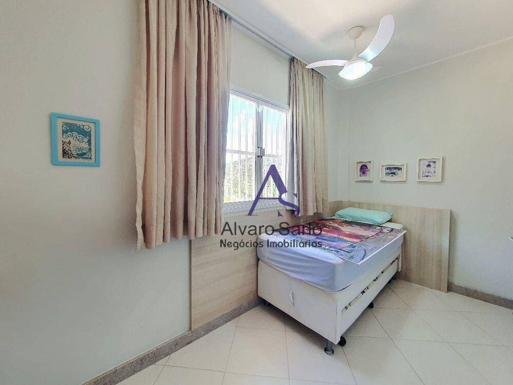 Casa à venda com 4 quartos, 242m² - Foto 2