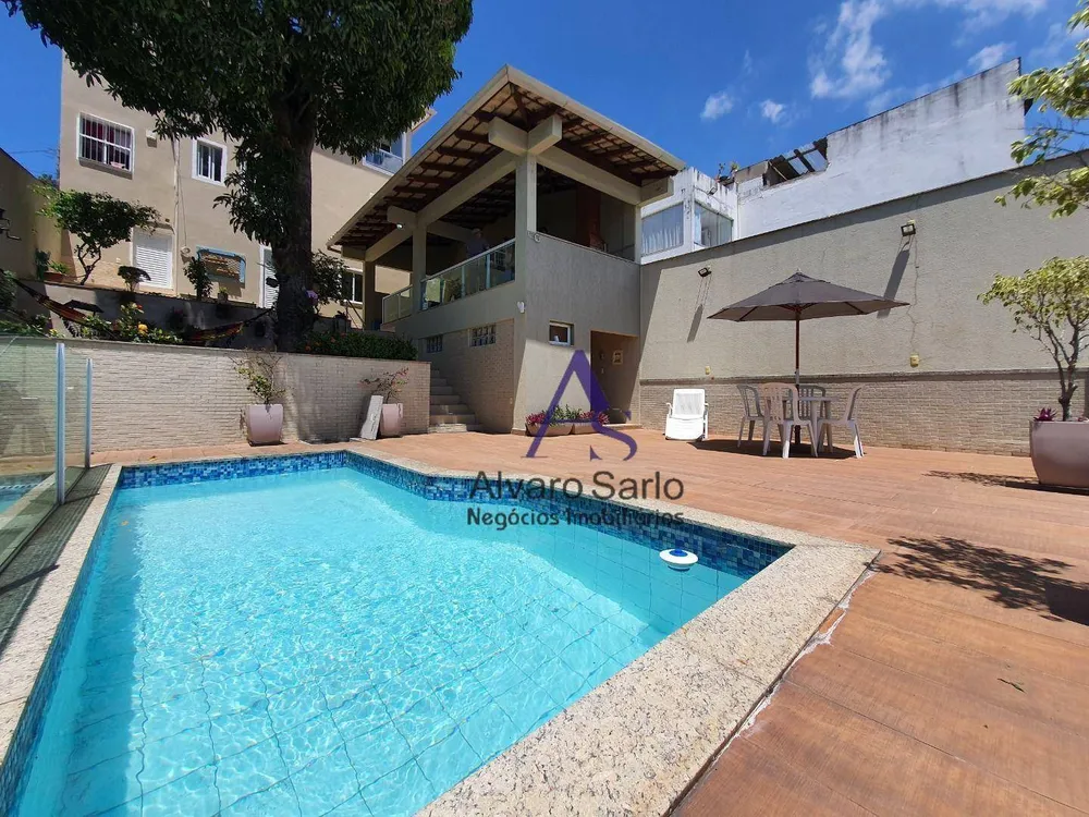 Casa, 4 quartos, 242 m² - Foto 1
