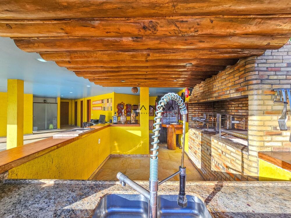 Casa de Condomínio à venda com 12 quartos, 550m² - Foto 1